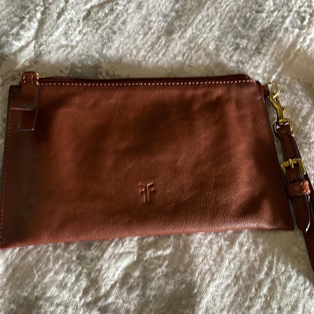 Frye wristlet  pouche clutch